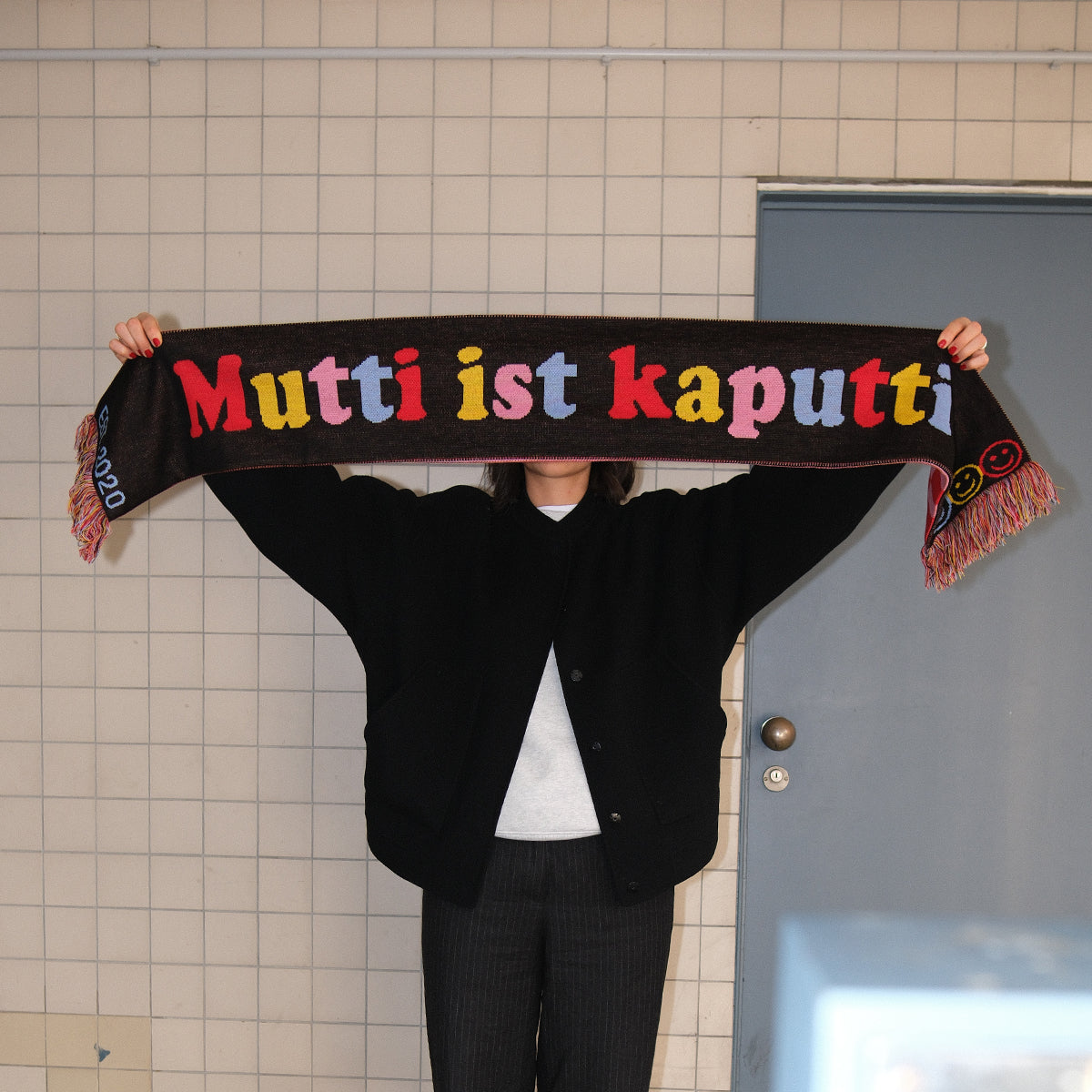 SCHAL "MUTTI IST KAPUTTI"